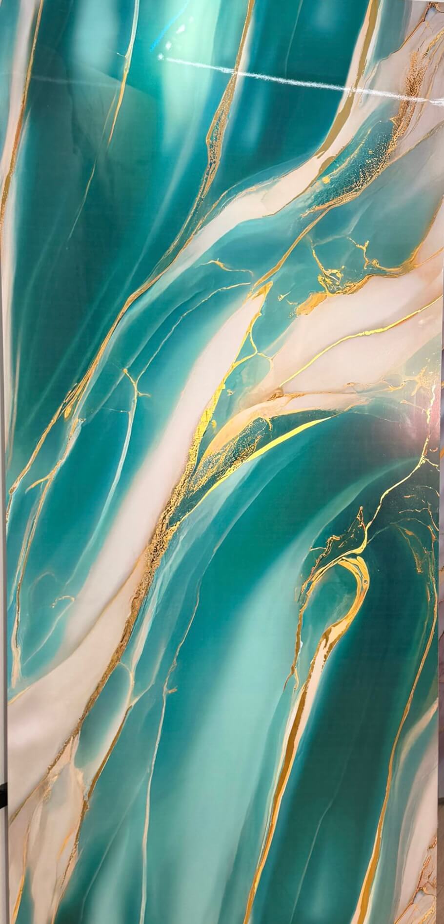 Pannello PVC effetto marmo scuro per parete soggiorno